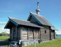 Наряду с церковью Преображения Господня, музей-заповедник «Кижи» обеспечивает сохранение еще 80-ти памятников национальной деревянной архитектуры