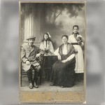 Матвей Жуков, его жена и две их дочери