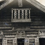 Л. 25. Фрагмент фасада дома, с. Сенная Губа. 1947–1952 гг.