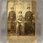 Солдат Русской армии Сергей Осипович Алёшин (кр. справа) и двое (его сослуживцев?)