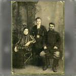 Ефросинья Николаевна Фартакова, её сестра Анна и брат Семён