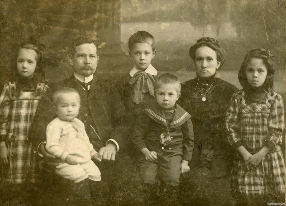 Сергин Сергей Лазаревич с женой и детьми