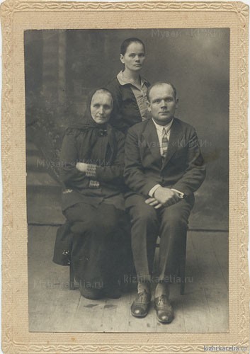 Анна Антипова, ее сын Иван Васильевич Антипов и его жена Прасковья Ивановна Антипова