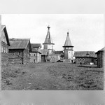 Улица в д.Типиницы с видом на Вознесенскую церковь. 12.06.1944.