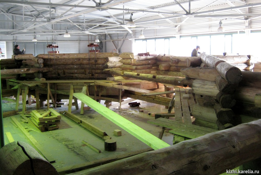 Предварительная сборка демонтированного 4-го реставрационного пояса в сборочном цеху Плотницкого центра.