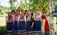 На празднике в селе Шуньга вместе с фольклорной группой. 2004 год
