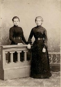 Две неизвестные молодые женщины 1910 г.