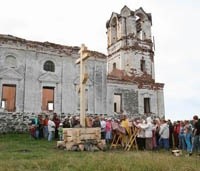 Освящение Поклонного креста. Поклонный крест рядом с разрушенной церковью Николая Чудотворца