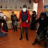 Ряженые — участники Фольклорно-этнографического ансамбля музея-заповедника «Кижи»