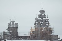 Первоначально реставрацию Преображенки планировали закончить к 2014-му, к трехсотлетию церкви. Фото: Борис Касьянов