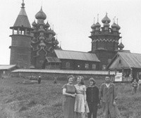 Н. Воробьев с семьей на о. Кижи. 1962 г.