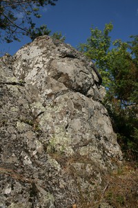 Скальный останец антропоморфной формы на острове Радколье