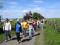 Туристы на острове Кижи