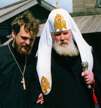 Протоиерей Николай Н. Озолин и Алексий II на острове Кижи