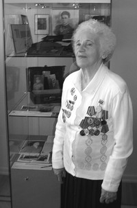 Гость выставки ветеран войны Нина Федоровна Мартыненко