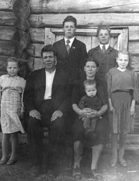 Семья после возвращения в Кижи. 1948 год