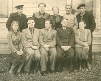 Сотрудники Научно-реставрационной мастерской. В первом ряду второй слева — Б.В. Гнедовский, Петрозаводск, 1951 год