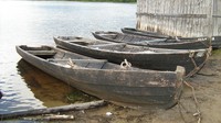 2. Лодки на берегу р. Кемь в п. Новое Панозеро. Фото автора. 2008 г.