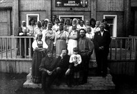 Фольклорная группа музея «Кижи» в поселке Ламбасручей с участниками местного фольклорного коллектива. Фото 1991 г.