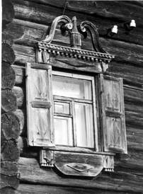 Окно в резном наличнике. Дом Елупова, д.Ерснево. 1980-е гг.