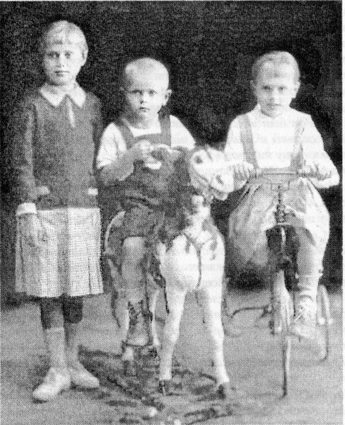 Тамара, Татьяна и Юля Матвеевы. Начало 1930-х годов