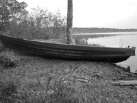 2. Лодка на Мегрском озере. Такими были традиционные лодки вепсов Шимозера (Фото автора).