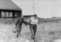 Н.И.Долголенко с супругой Лидией Иосифовной за сбором экспонатов. 1963 г.