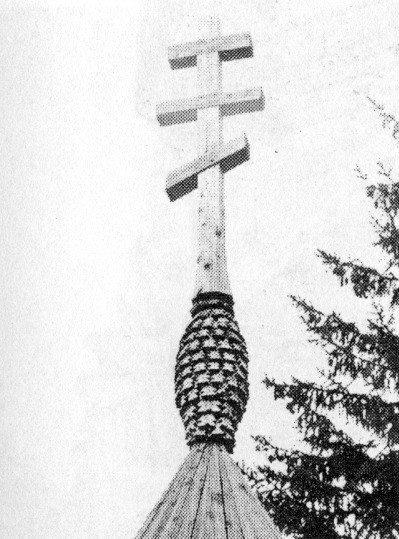 Фото 9. Варваринская часовня в д.Коккойла Пряжинского района. Главка с крестом. 1979 г. НВФ 10003