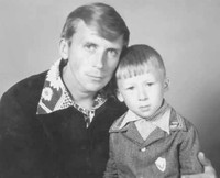 Рис.27. Михаил Петрович Сафонов с сыном Юрой. Фото 1976 г. (Из личного архива В.П.Андриановой)