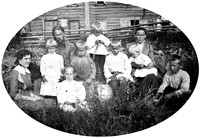 Фото 9. Семья кижского священника Михаила Александровича Русанова. Около 1912 г. КП 3076