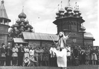Фольклорный праздник в Кижах, выступает Виола Мальми (1980-е гг.)