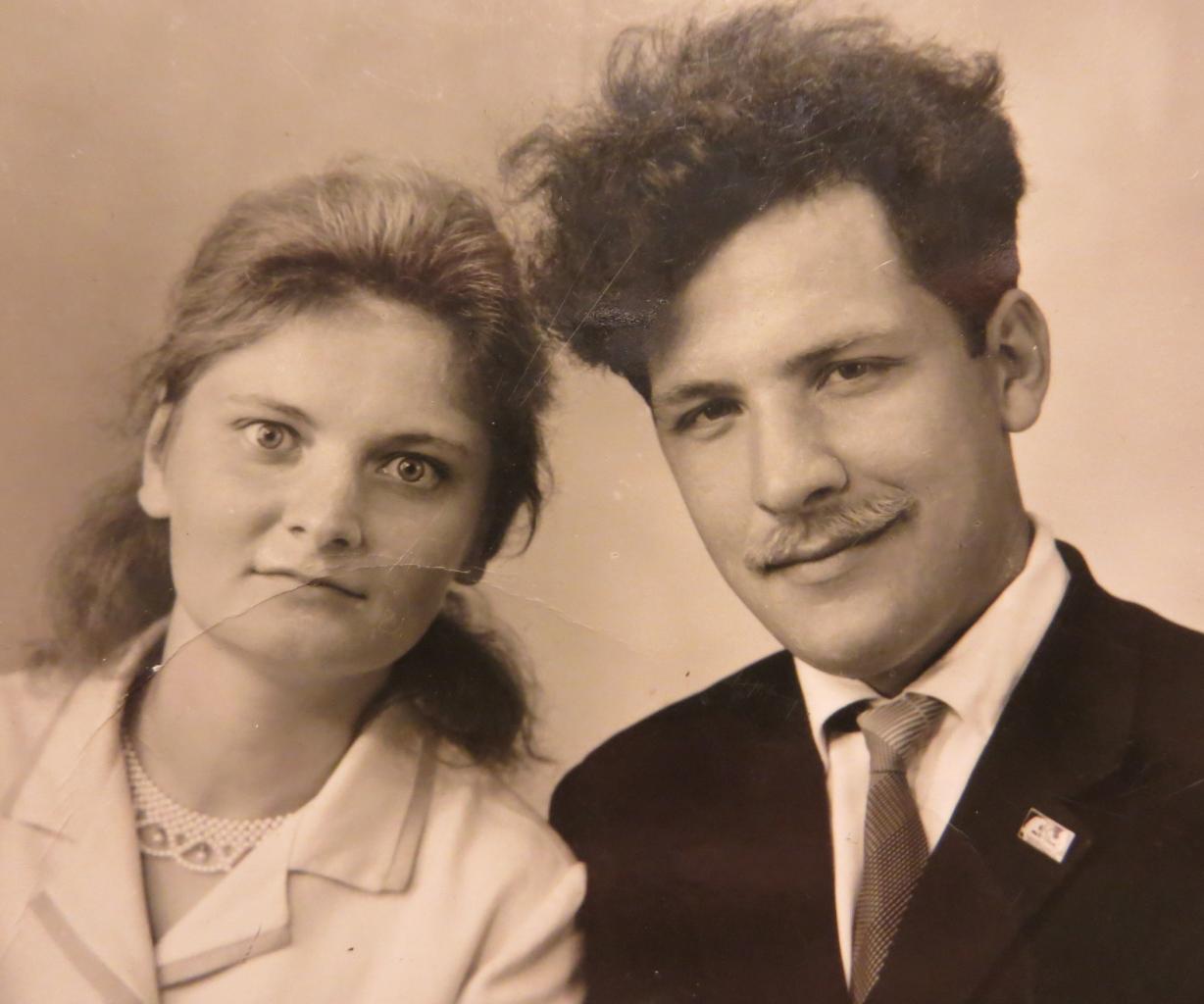 Виктор Пулькин и Неонила Криничная в день свадьбы. Фото Н.П.Филатовой, 1967(?) г.