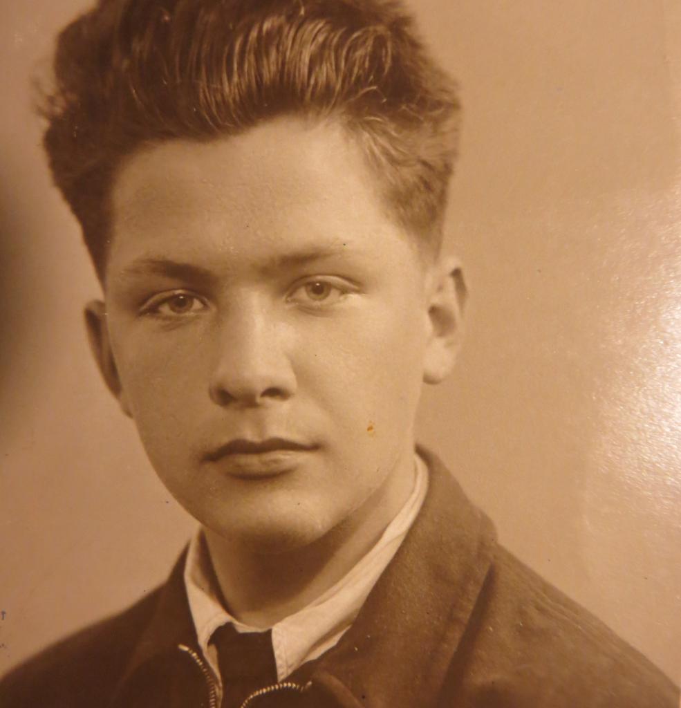 Фото: Виктор Пулькин в годы учебы в Ленинграде. 18 лет. Фото Н.П.Филатовой