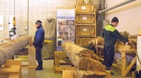 Фото 15. Ремонт бревен плотниками–реставраторами музея «Кижи»