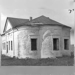 Кирпичное здание в бывшем Палеостровском монастыре [бывшая церковь?]. о.Палей. 13.06.1943.