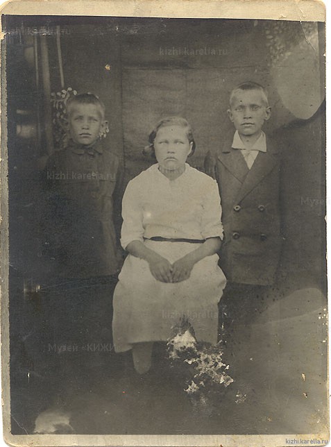 Братья Вениамин и Михаил Егоровы и их двоюродная  сестра Александра Егорова