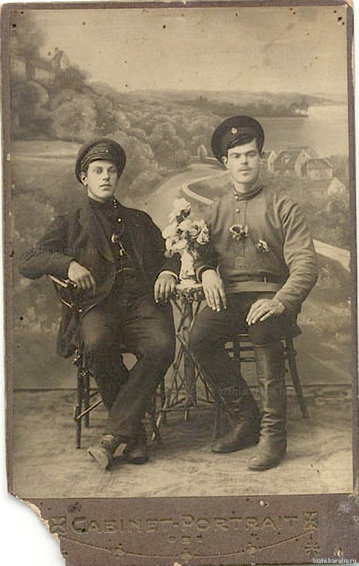 Георгий Матвеевич Жуков (слева) и неизвестный молодой человек