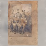 Солдат Русской армии Павел Михайлович Егоров (сидит крайний справа) среди сослуживцев