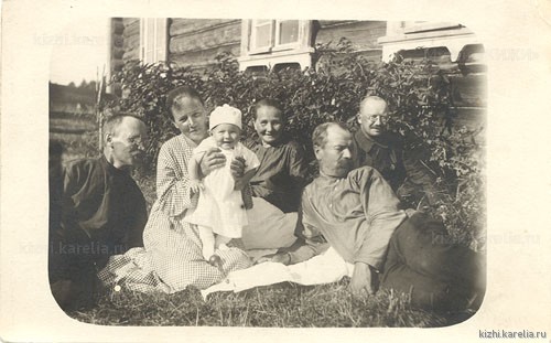 Николай Викторович Беляев с семьей