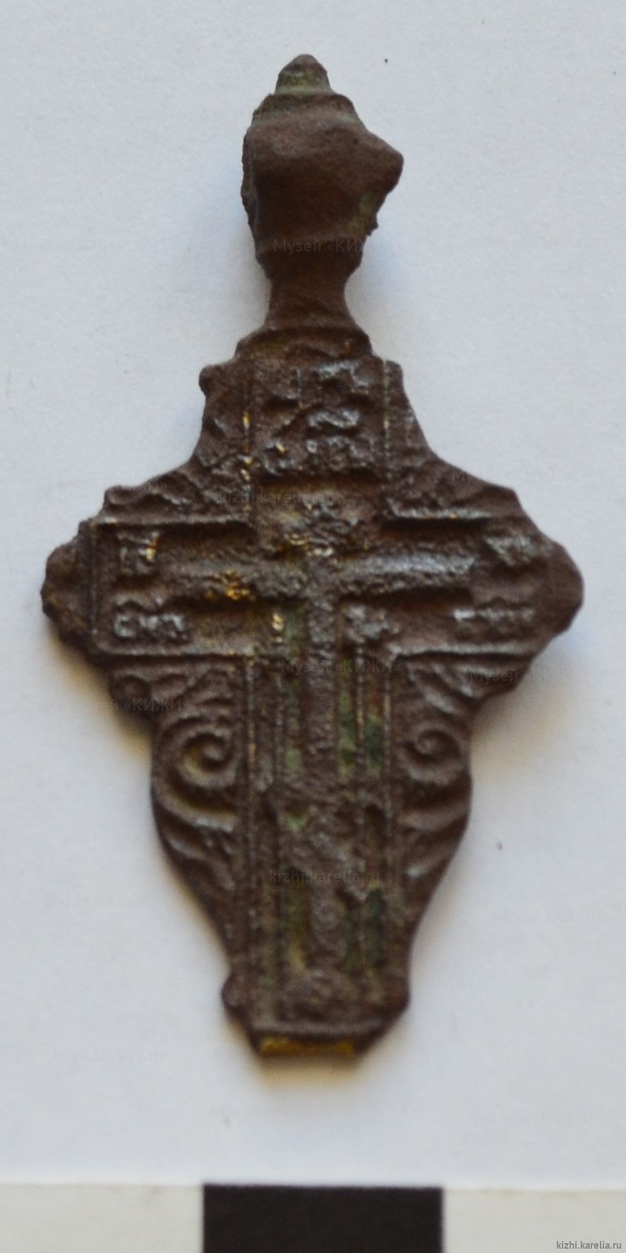 Крест нательный четырёхконечный листовидный (женский).