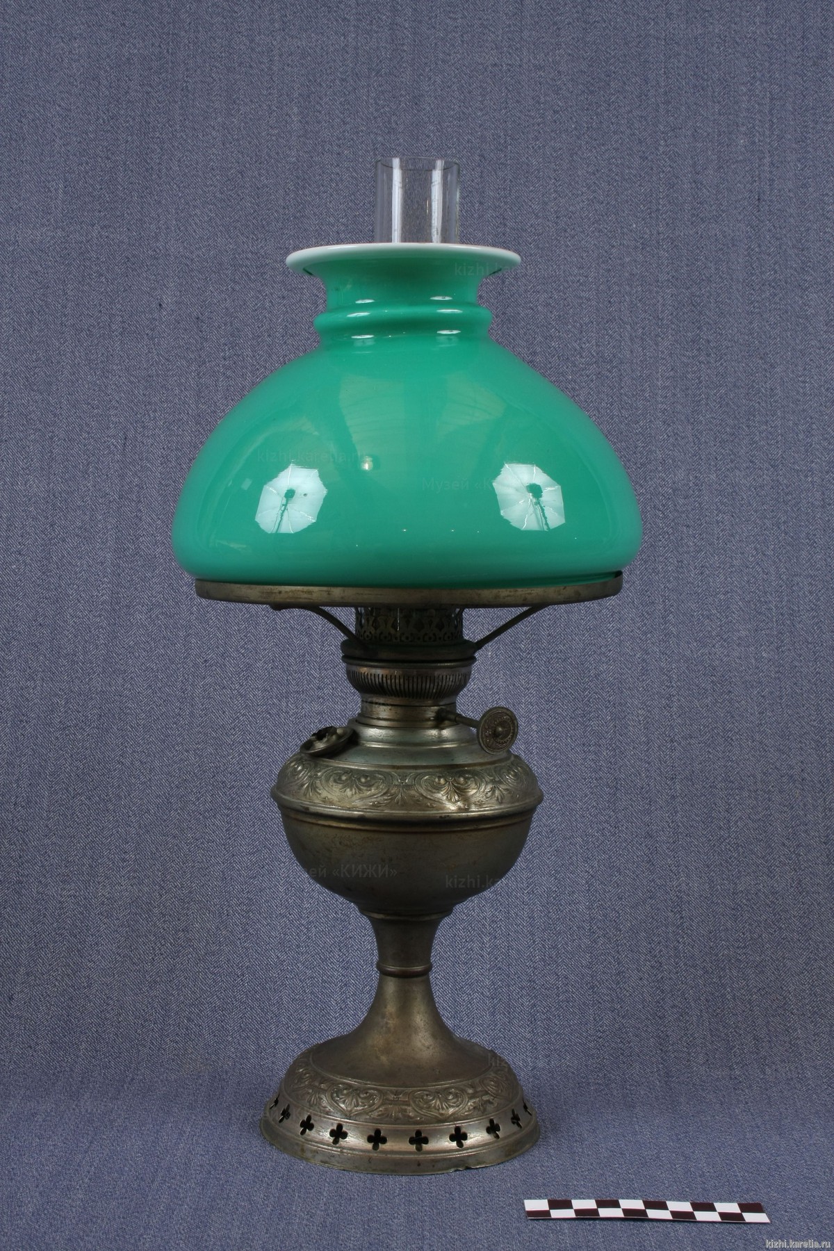 Лампа керосиновая настольная с абажуром
