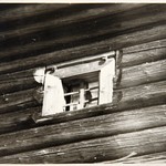 л. 16 об. Успенская церковь, г. Кондопога. 1949 г.(?) Южное окно алтаря в процессе реставрации