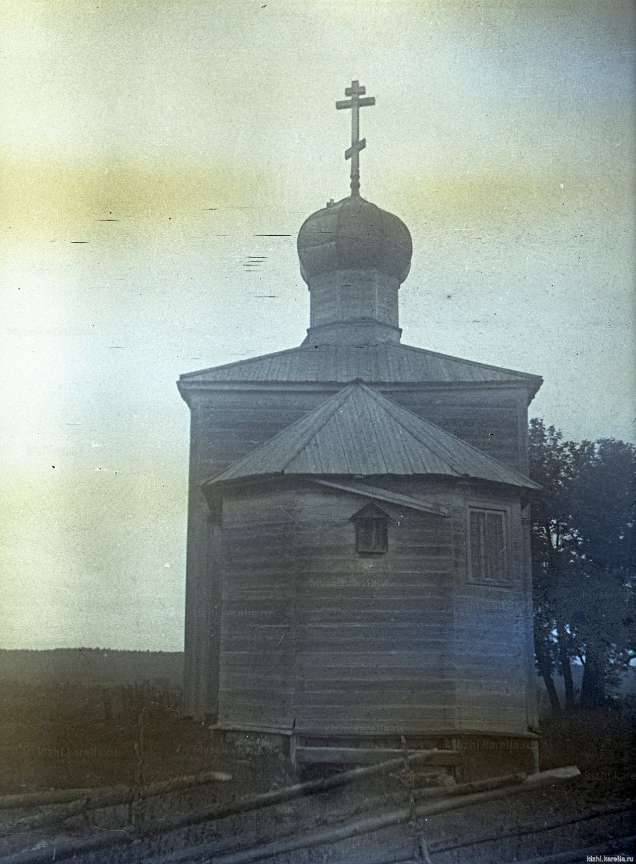 Церковь, д. Онежаны. Вид с востока