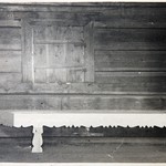 л. 32. Успенская церковь, г. Кондопога. 1949 гг.(?) Новая скамейка у левой стены