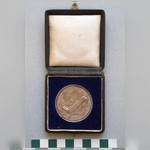 Медаль настольная юбилейная «Преуспевающему». В футляре