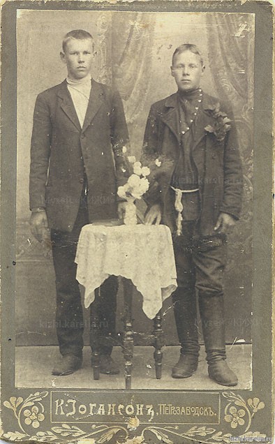 Степан Михайлович Егоров (слева) и неизвестный юноша