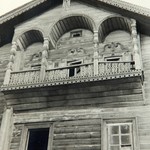 л. 8. Дом Лепсина, д. Кузнецы. 1949 г.(?) Балкон на западном фасаде