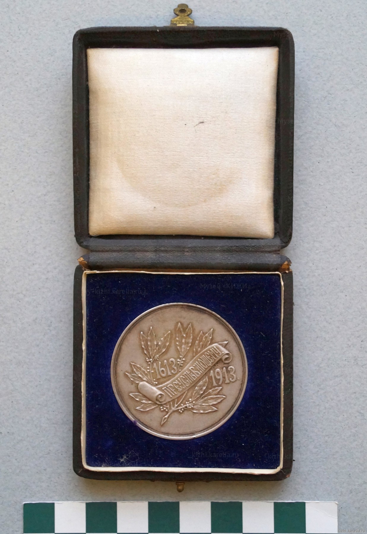 Медаль настольная юбилейная «Преуспевающему». В футляре