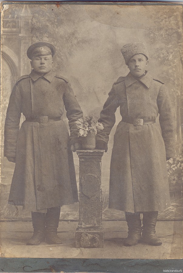 Солдаты Русской армии: Сергей Осипович Алёшин (слева) и (его сослуживец?)