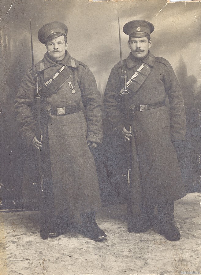 Солдаты Русской армии: Федор Константинович Завьялов (справа) и неизвестный солдат